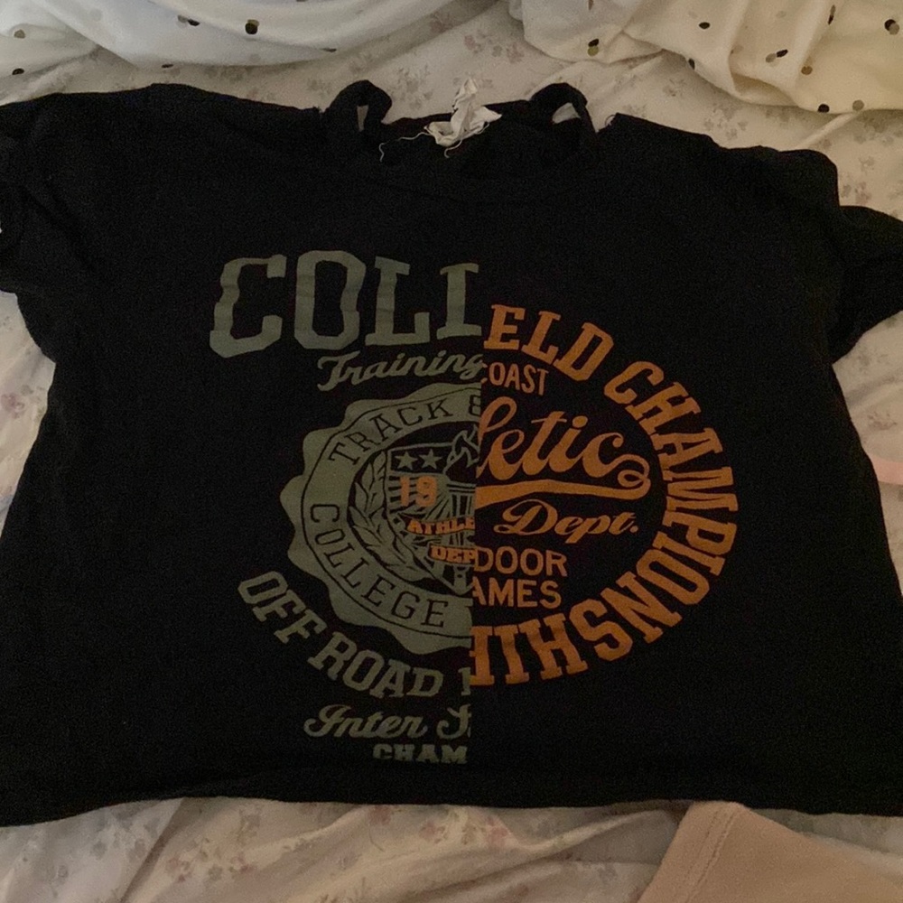 black crop top w split design